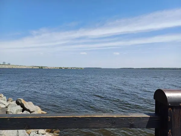 güzel bir plaj manzarası