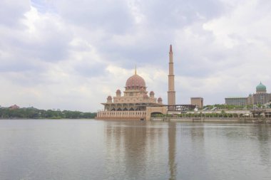 Located in Putrajaya, Malaysia, the Putra Mosque is renowned for its signature pink domes. Completed in the late 1990s, it combines Persian Islamic influences with architectural elements from mosques around the world clipart