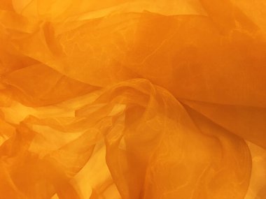 Beyaz arka planda ince bir gazlı bez..