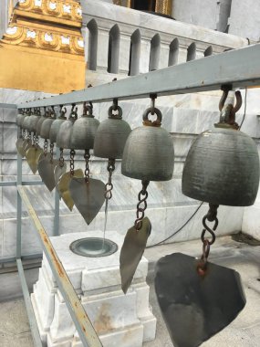 Tapınakta bir çan