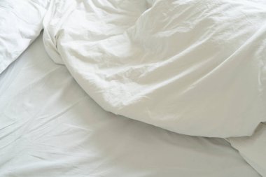 Yumuşak beyaz ipek kumaş arka plan. Kumaş dokusu.