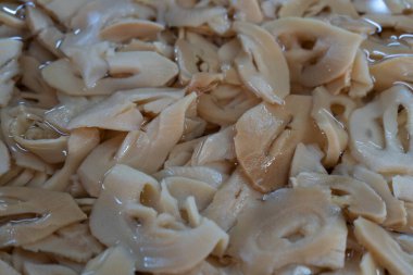 Çin pazarında turşulu bambu filizlerini kapatın..