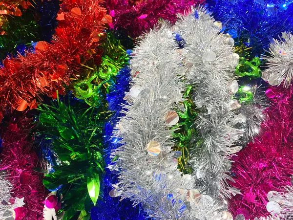 Kleurrijke Kerstmis Tinsel Sprankelende Slinger Trimmen Achtergrond Textuur — Stockfoto
