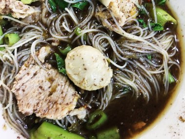 Tay tarzı klasik tekne şehriye.