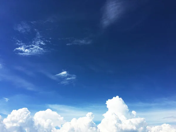 Cielo Azul Con Nubes Blancas Hermoso Fondo — Foto de Stock