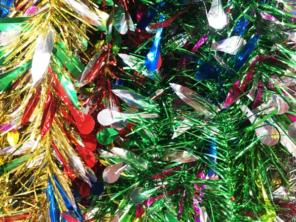 カラフルなストリーマーとセッティ カーニバルパーティーのセルペンタインとの休日の装飾 — ストック写真