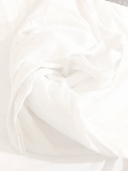 White Pillow Bed Wrinkle Messy Blanket Bedroom Sleeping Long Night — Stok Foto