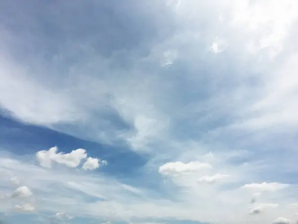 เมฆส ขาวและพ นหล — ภาพถ่ายสต็อก
