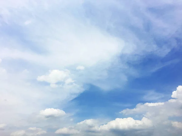 Schöne Weiße Wolken Und Blauer Himmel Hintergrund — Stockfoto