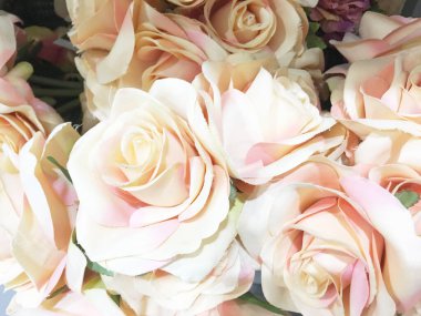 Değişik çiçek plastik çiçek buketi.