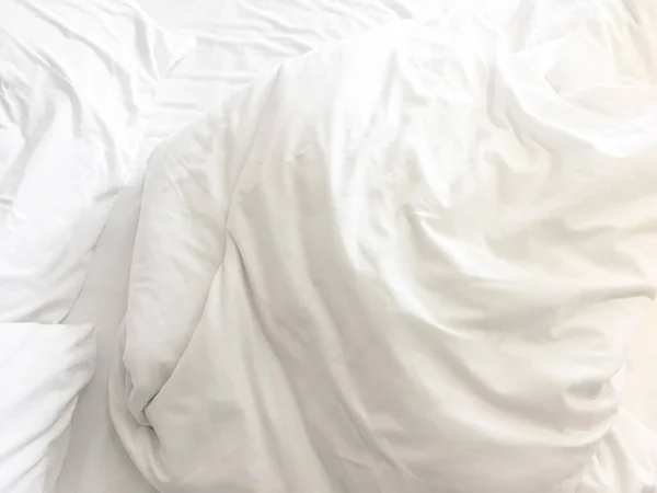 Manta Desordenada Arruga Almohada Blanca Dormitorio Después Despertar Por Mañana —  Fotos de Stock