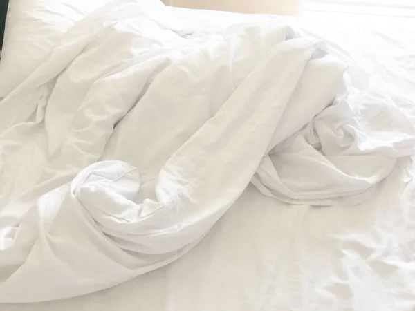 Несделанная Кровать Наволочки Простыня Одеяло — стоковое фото