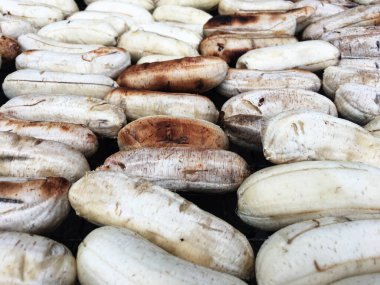 Tayland usulü ızgara muz, sokak yemekleri satan ve lezzetli olan bir çerezdir..