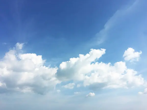 Niebo Niebieski Białe Streszczenie Małych Chmur — Zdjęcie stockowe