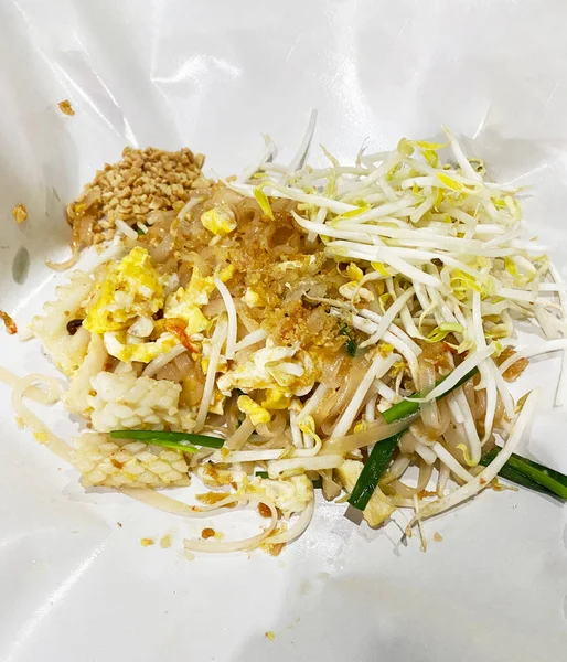Plato Tailandés Favorito Pad Thai Gambas Calamares Brotes Frijol Llaman — Foto de Stock