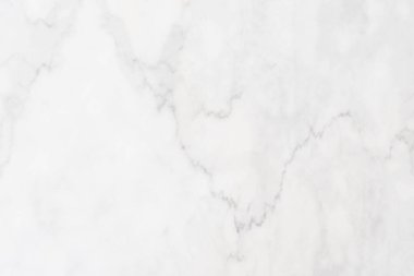 Arka plan için doğal desenli beyaz mermer dokusu.
