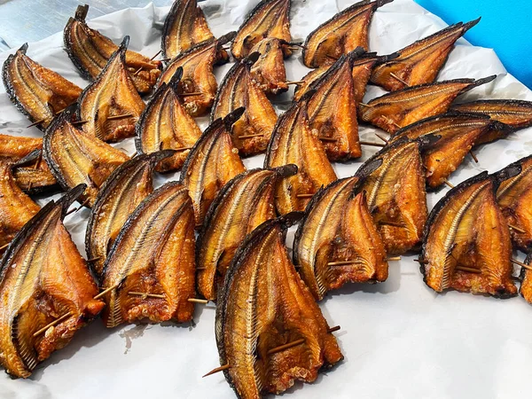 Ikan Lele Kering Matahari Menunggu Untuk Dijual Garis Ikan Lele — Stok Foto