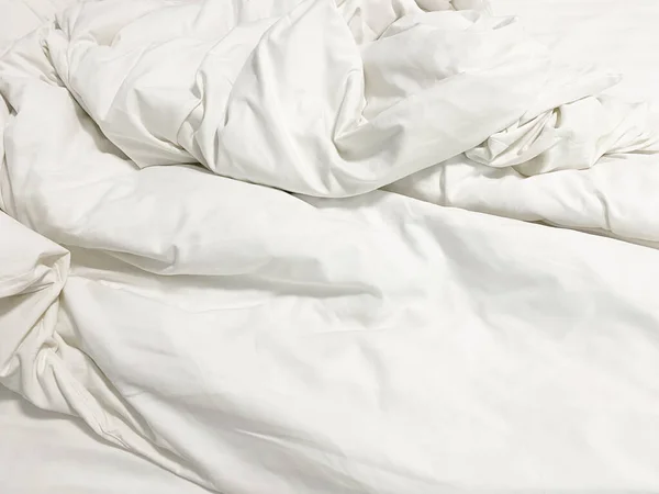 Несделанная Кровать Наволочки Простыня Одеяло — стоковое фото