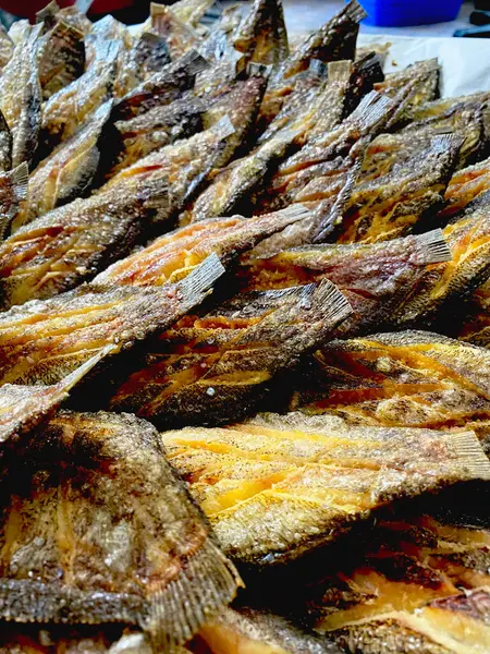 Deep Fried Snakeskin Gourami Fish Spawns White Arches Oil Paper — Stock Photo, Image