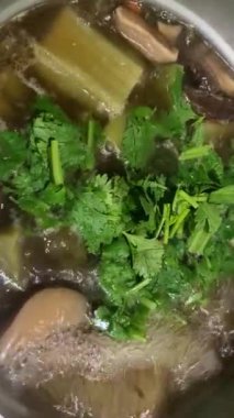 Çin kavunu ve sıcak tavada domuz çorbası..