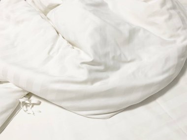 Kopyalama alanı olan yatak çarşaflarının kapatılması.