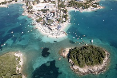 Arnavutluk 'un güneyindeki Sarande' deki Ksamili Adaları. 