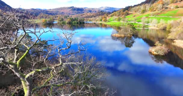 Herbstlandschaft Mit Bunten Bäumen Und Wald Herbstsaison Seengebiet Von Cumbria — Stockvideo
