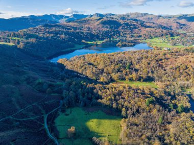 Cumbria, Birleşik Krallık 'ın göl bölgesinde Rydal su gölünün sonbahar manzarası