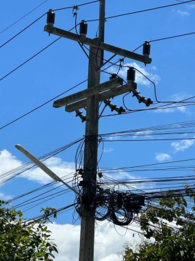 Karışık kablolar. Benim ülkemde bulmak zor değil..