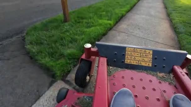 Gräsklippare Förstaperson View Lawn Care Zero Turn Riding Mower — Stockvideo