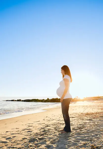 Young Pregnant Woman Back Lit Sunset Beach — Stock Photo, Image