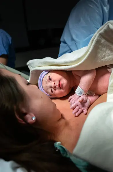 Newborn Baby Mother Looking Each Other Delivery Labor Room Hospital — Stock Photo, Image