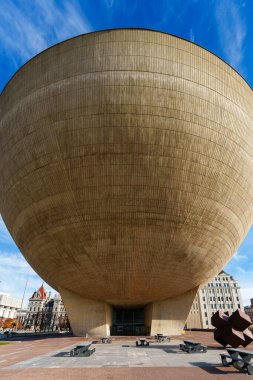 Albany, New York - 15 Kasım 2024 - Yumurta Sahne Sanatları Merkezi Empire State Plaza Modern Mimari