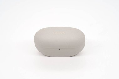 Sony WF-1000XM5 gümüş kulaklıklar aktif ses iptal