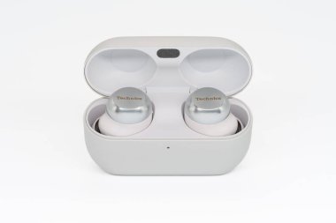 Teknik EAH-AZ100 gümüş kulaklıklar aktif gürültü iptal özelliği