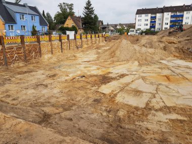 Bir yıl içinde, burada yeni evler olacak. Hanover - Ledeburg, Almanya. 2 Eylül 2023.