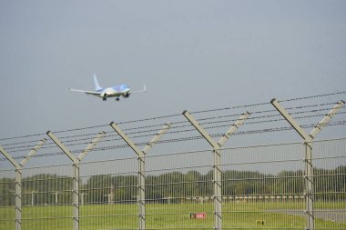 Hannover Havaalanına inen uçak - Langenhagen, Almanya