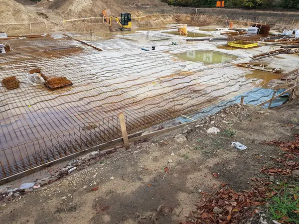 Yeraltı otoparkı vakfı. İstikrarlı bir temel her bina için gereklidir; binanın ağırlığını destekler. Hanover, Almanya.