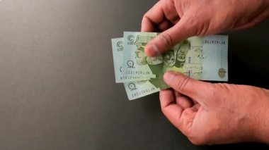 Pakistan 75 Rupi Para Birimi Notu 75 yıllık Pakistanlı gelişim mirası ve ulusal kutlamaları sembolize eden eşsiz tasarım tarihi önemi taşıyan 75. Bağımsızlık Yıldönümü anısına