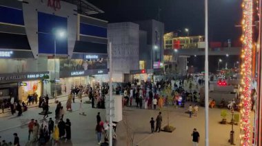 Gece Alışverişi Alanı Boş Yol İnsanları Yürüyen Şehir Huzuru Konsepti, 23 Mart 2025, Rawalpindi Pakistan