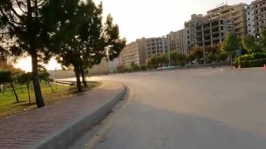 Görünür Mimari Yapılarla Ticari Alan Yolu İzleme Çekimi, 2 Nisan 2025 Rawalpindi Pakistan