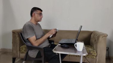 Uzaktan İşlem sırasında Dizüstü bilgisayardan Bilgiler Okuduktan sonra Not Defterine Yazar