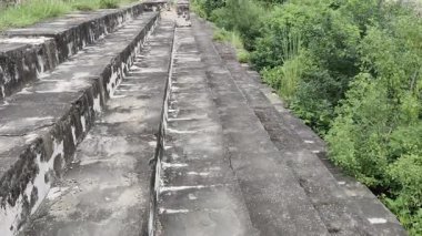 Antik Kraliçe Mango Gölet Taşı Merdivenleri İnsanların Tarihsel Çağ 'da Oturup Dinlendikleri Mimar Mirasını Gösteriyor