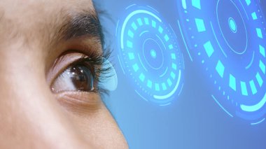 Yüksek teknolojili fütüristik Hud gözlü