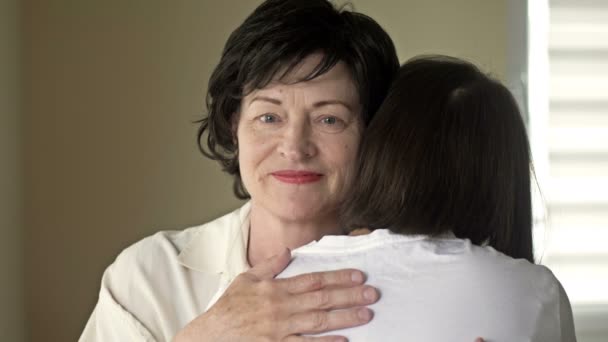 Long Awaited Meeting Elderly Woman Hugs Her Adult Daughter — Stock Video