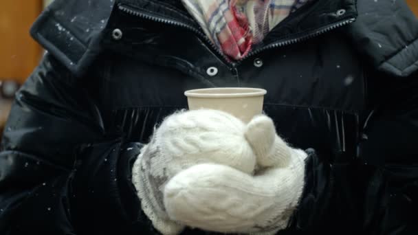 Winter Portrait Woman Warm Clothing Warming Herself Hot Drink Light — Vídeo de Stock