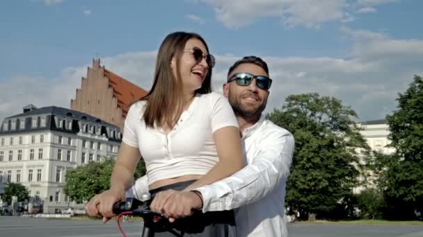 Summer Portrait Couple Love Electric Scooter Man Woman Standing Beautiful — Wideo stockowe