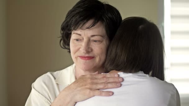 Long Awaited Meeting Elderly Woman Hugs Her Adult Daughter — Stockvideo