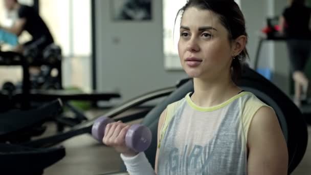 Slim Girl Doing Workout Dumbbells Fitness Girl Pumping Arms — Vídeo de Stock