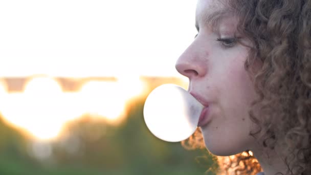 Curly Haired Teenage Girl Inflates Big Gum Bubble Bursts — Stock Video
